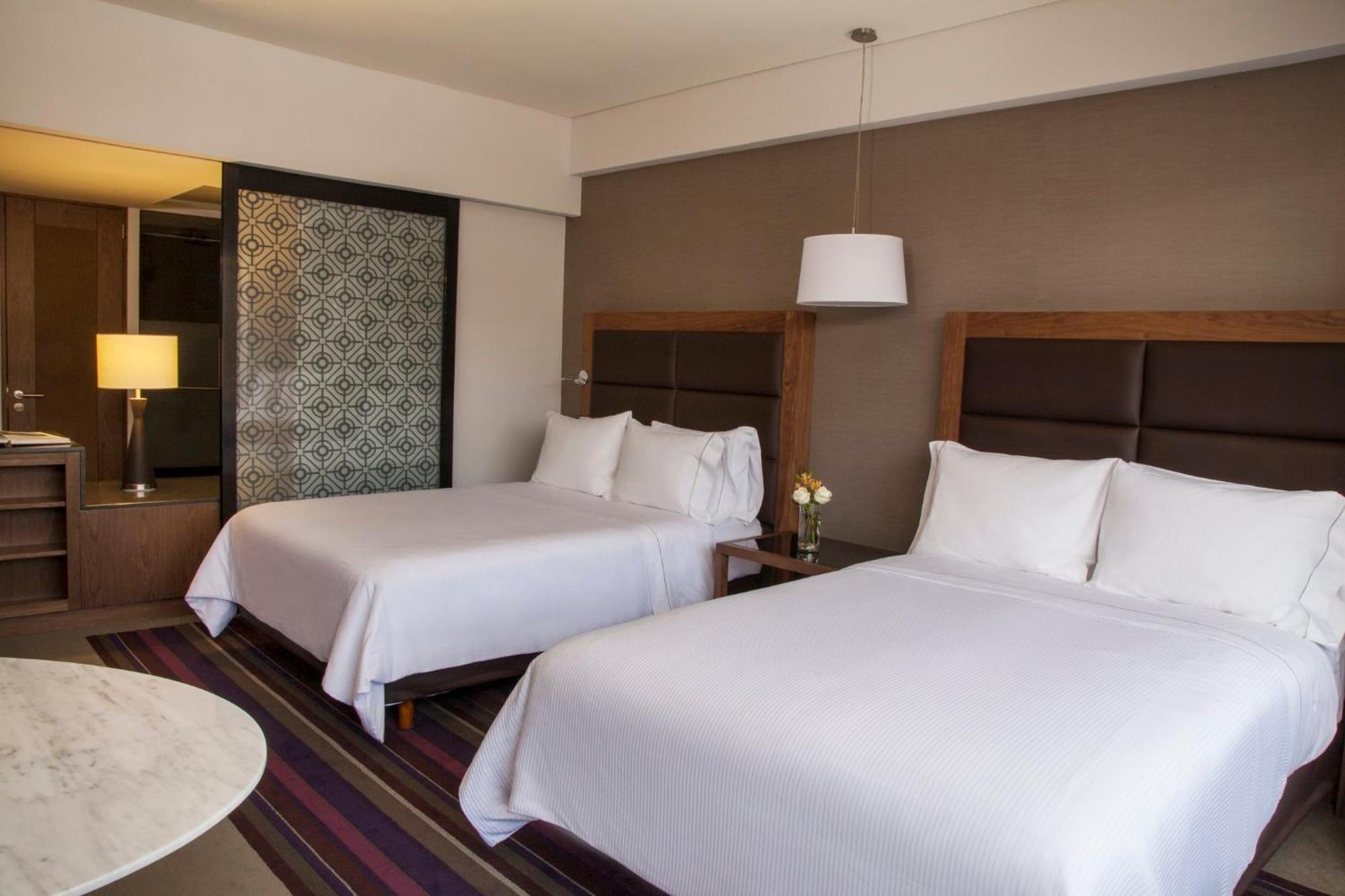 เฟียสตา อเมริกานา กวาดาลาคารา Hotel กัวดาลาฮารา ภายนอก รูปภาพ