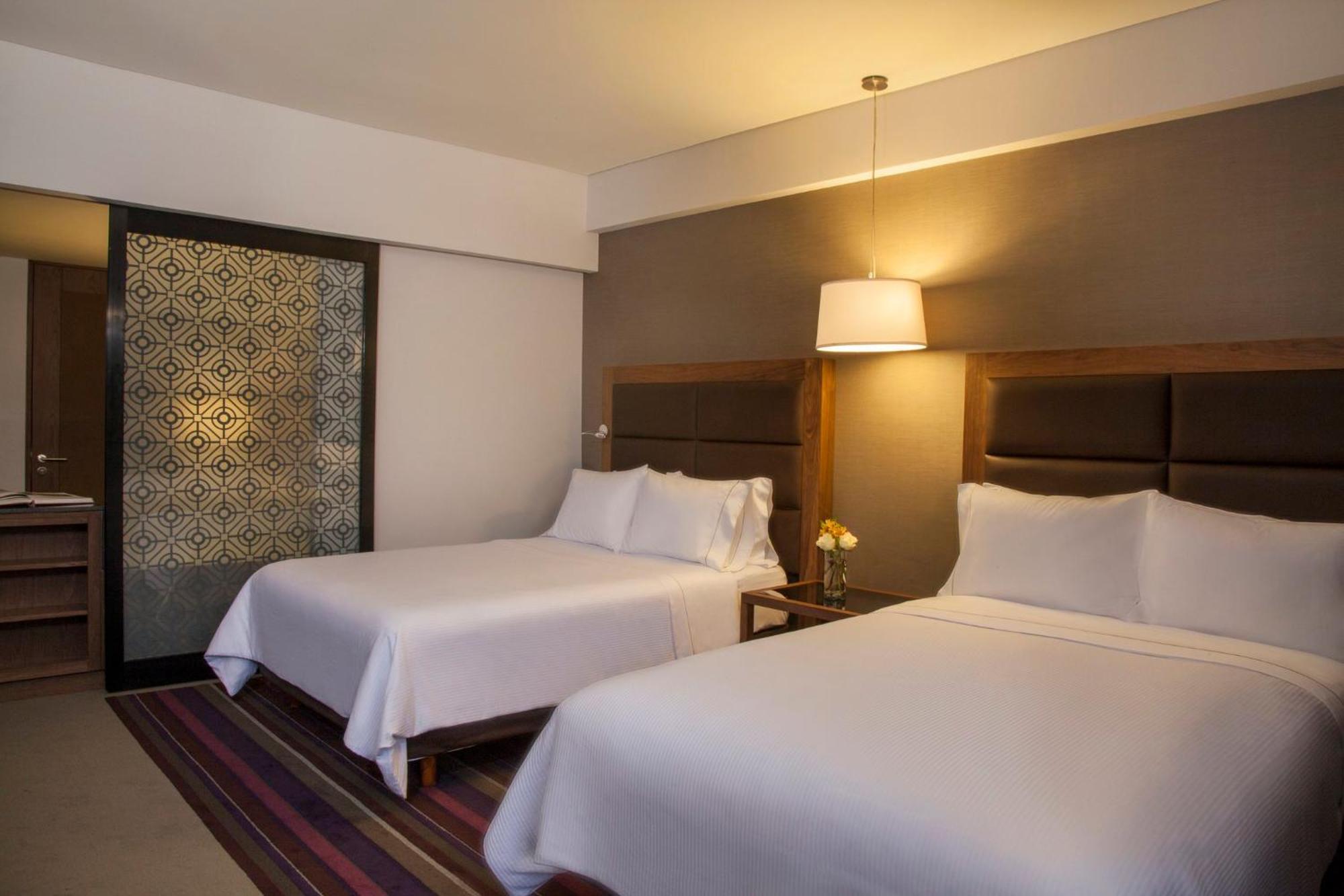 เฟียสตา อเมริกานา กวาดาลาคารา Hotel กัวดาลาฮารา ภายนอก รูปภาพ