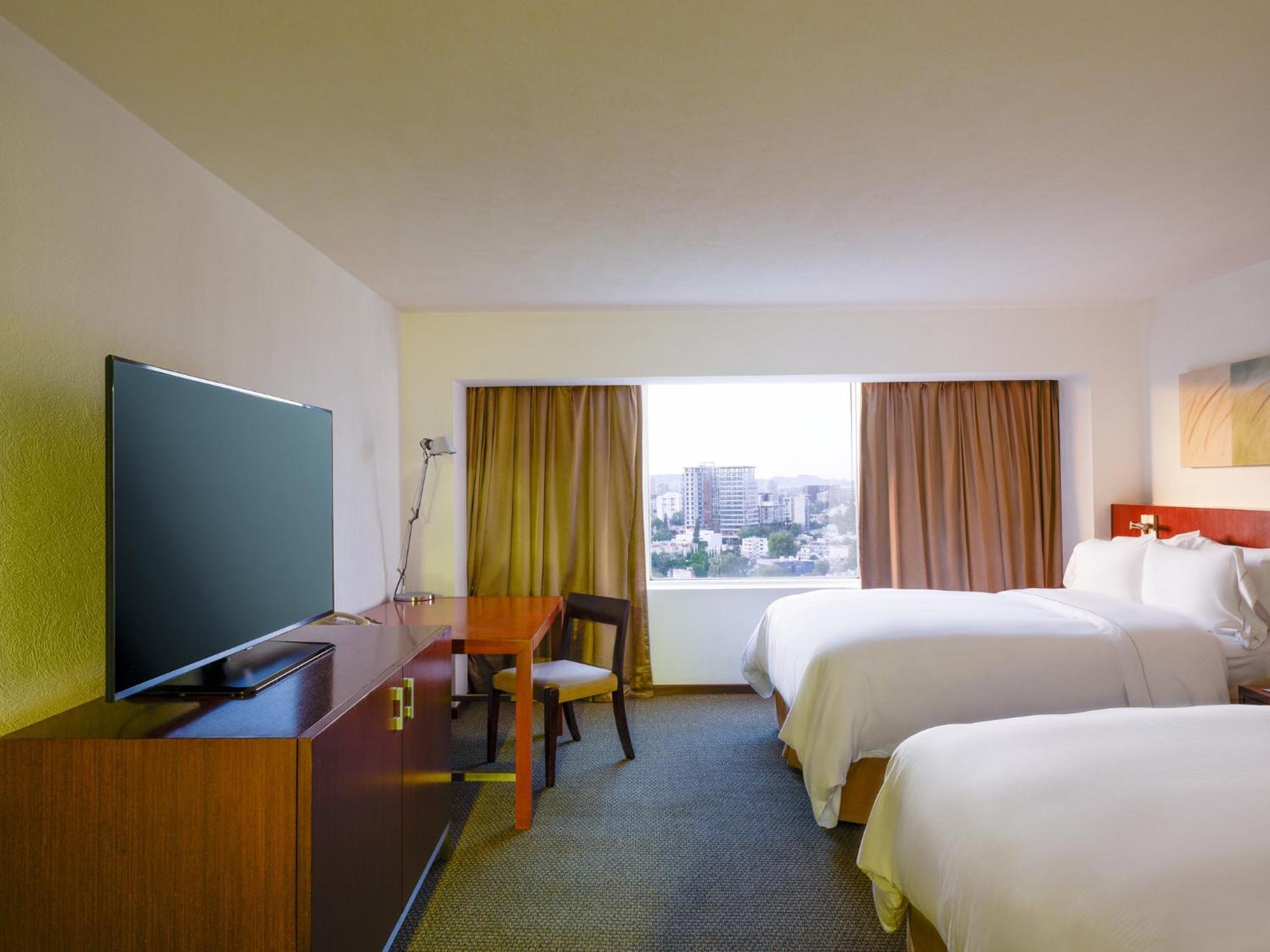 เฟียสตา อเมริกานา กวาดาลาคารา Hotel กัวดาลาฮารา ภายนอก รูปภาพ